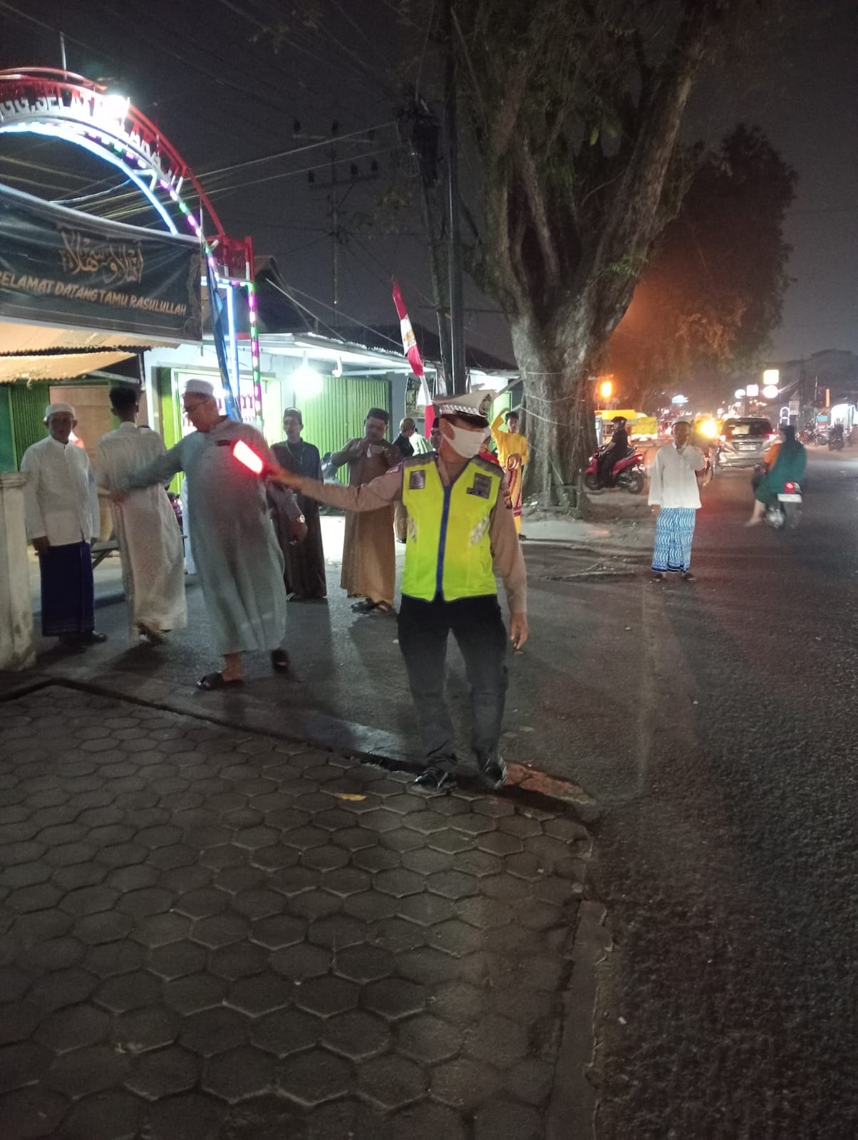 Pastikan Kegiatan Keagamaan Kondusif, Personel Polsek Pontianak Utara Amankan Maulid Nabi di Siantan Tengah