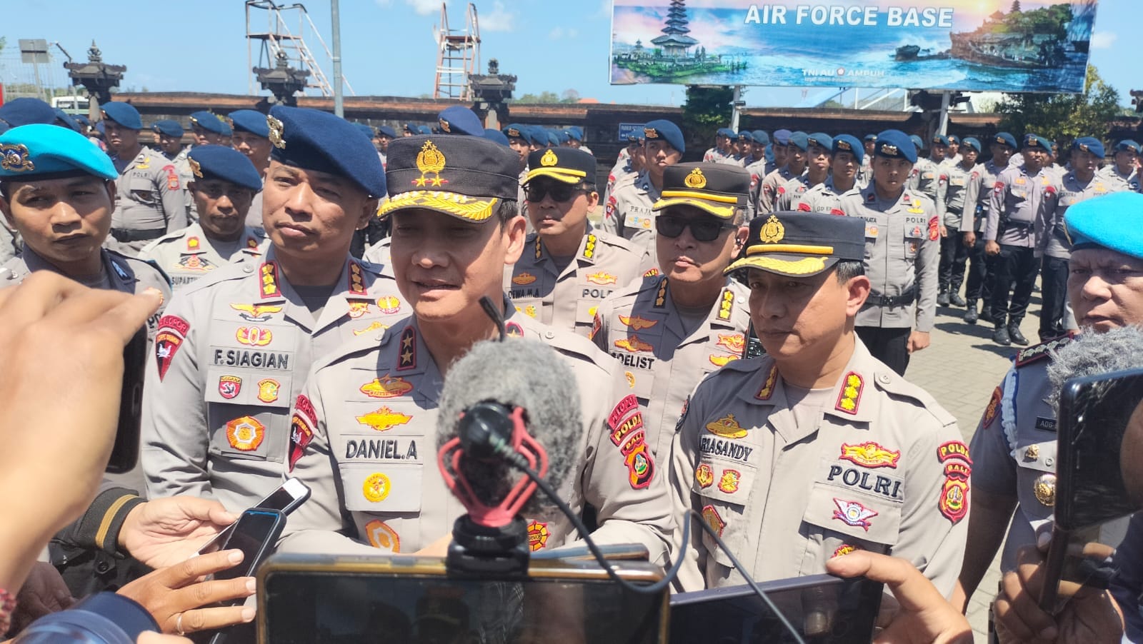 Brimob Polda Bali BKO Ke Kalbar Bantu Padamkan Karhutla