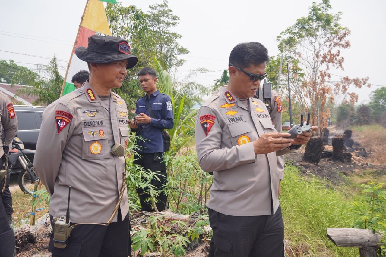 Kapolda Kalteng Bersama Personel Gabungan Pantau dan Padamkan Karhutla di Palangka Raya