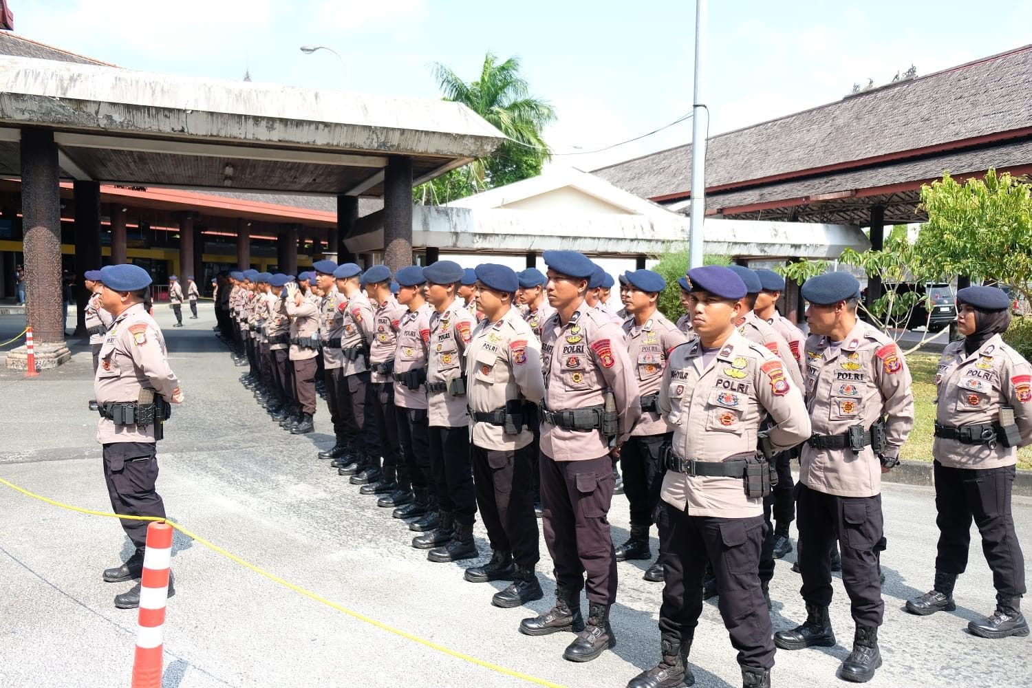 Polri Kerahkan 300 Personel Brimob dari Kaltim dan Bali untuk Tangani Karhutla di Kalbar