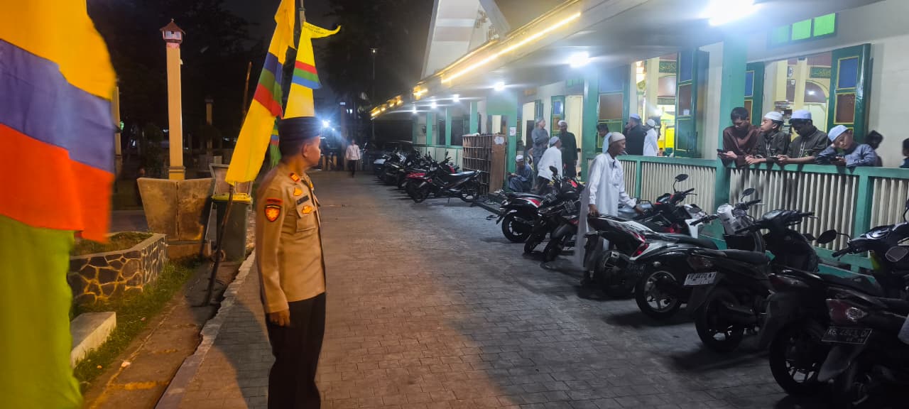 Hadir di Tengah Masyarakat, Polsek Pontianak Timur Amankan Kegiatan Maulid Nabi Muhammad SAW