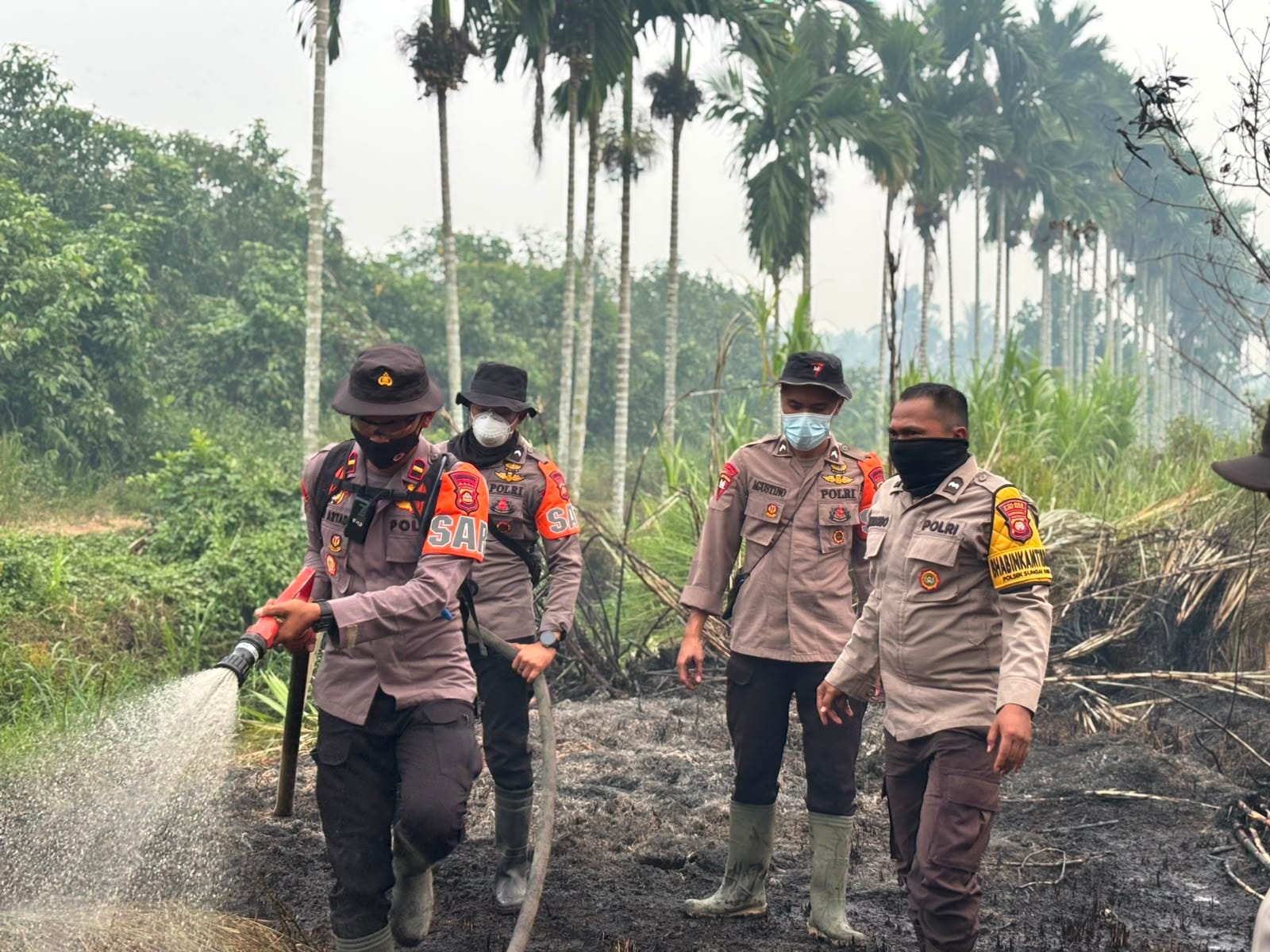 Personel BKO Sat Brimobda Bali Gerak Cepat Bantu Padamkan Karhutla Di Kubu Raya Kalbar