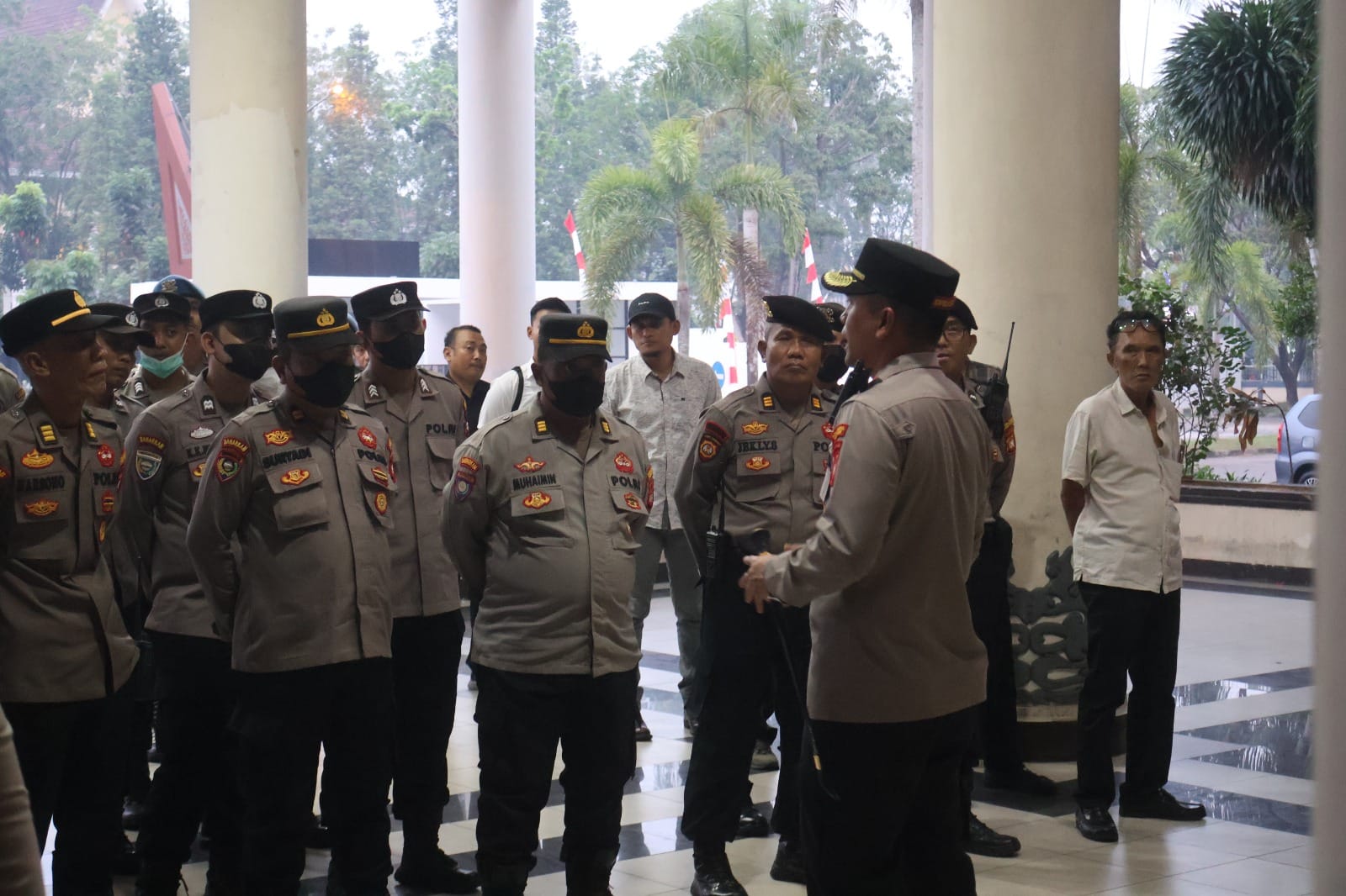 Polresta Pontianak Amankan Audiensi Aliansi Selamatkan Kalimantan Barat di Kantor DPRD Kalbar