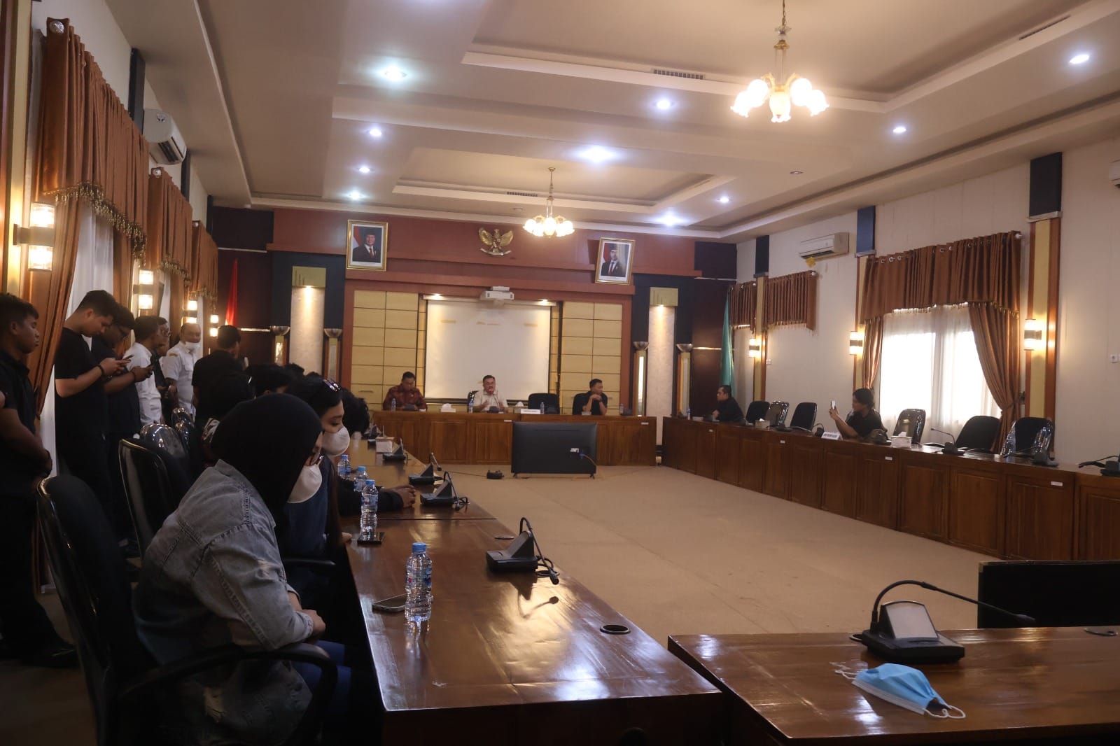 Audiensi Aliansi Selamatkan Kalbar di DPRD Berlangsung Kondusif, Polresta Pontianak Lakukan Pengamanan