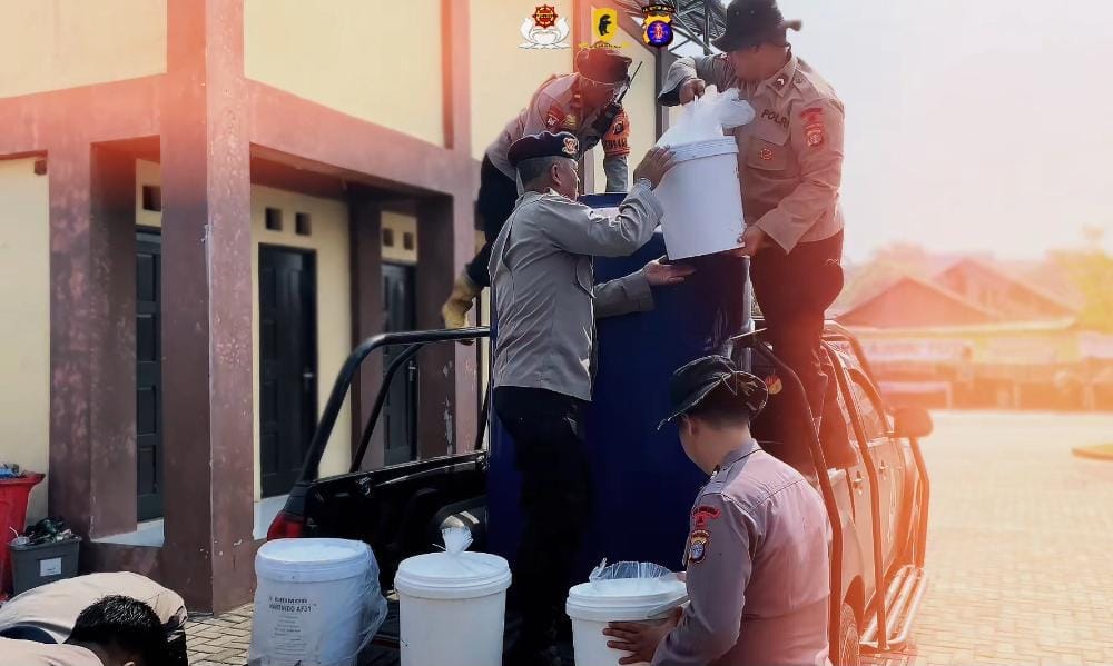 Satbrimob Polda Kalteng Uji Coba Powder Pemutus Api untuk Perkuat Penanganan Karhutla