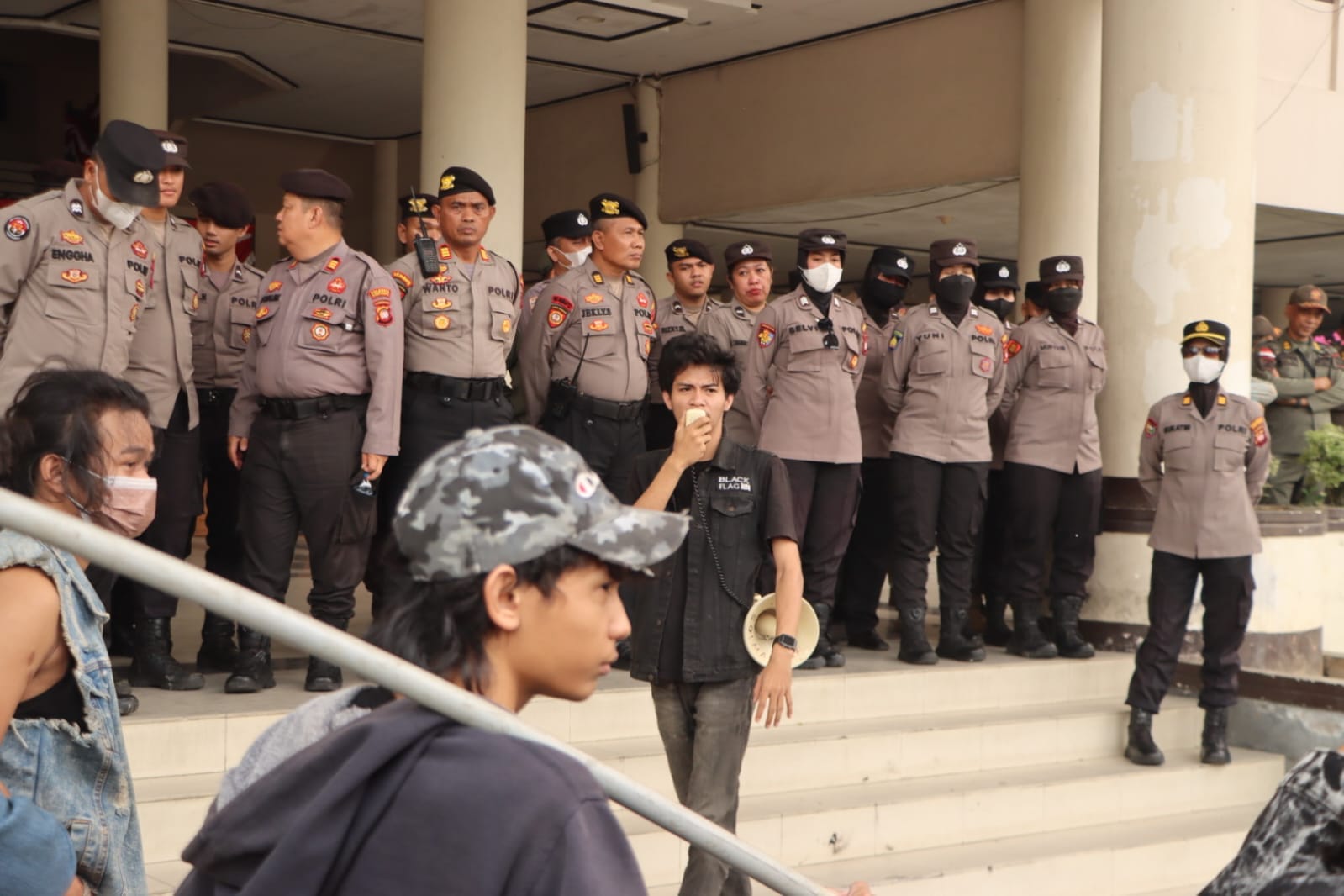 Polresta Pontianak Amankan Aksi Solmadapar di Kantor DPRD Kalbar