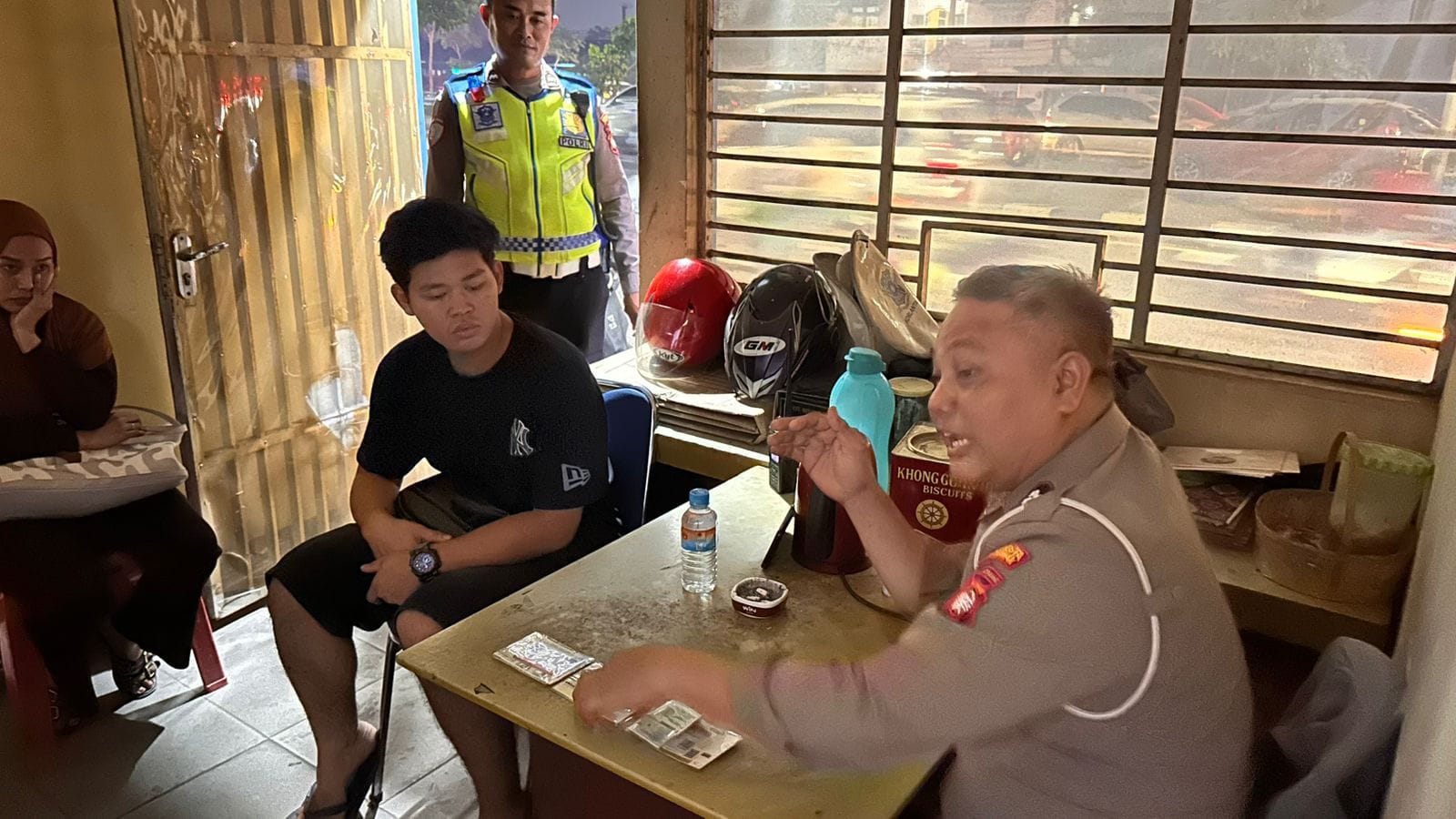 Polsek Pontianak Timur Mediasi Kecelakaan Lalu Lintas di Jembatan Duplikasi Kapuas 1