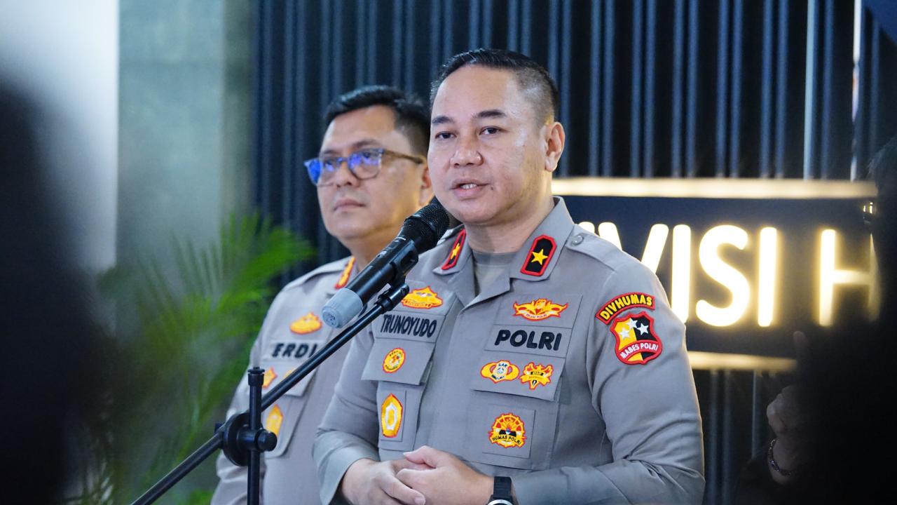 Hari Keenam Penanganan Karhutla, Brimob Kembali Turun Padamkan Api di Biak