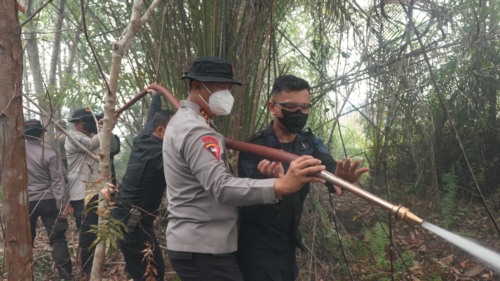 Bangun Semangat Tim, Kapolda Kalteng Beri Motivasi Satgas Karhutla Lewat Makan Siang Bersama
