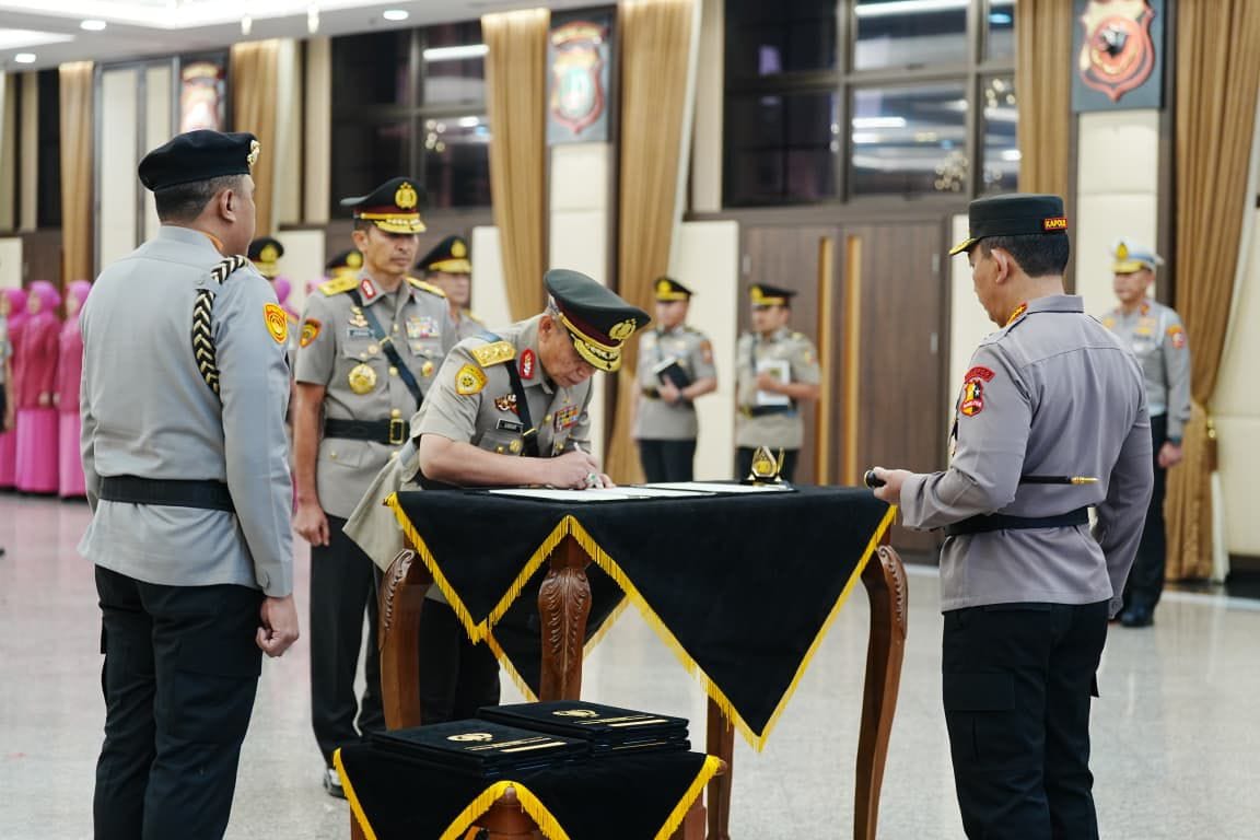 Sejumlah Pejabat Polri Berganti, Kapolri Pimpin Upacara Serah Terima Jabatan