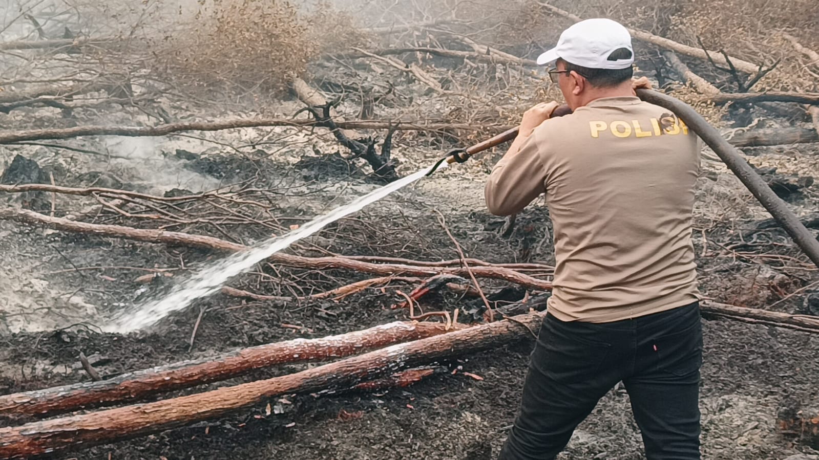 Inovasi Cairan Pemadam Shabodama, Terobosan Personel Polda Kalteng Atasi Karhutla di Lahan Gambut