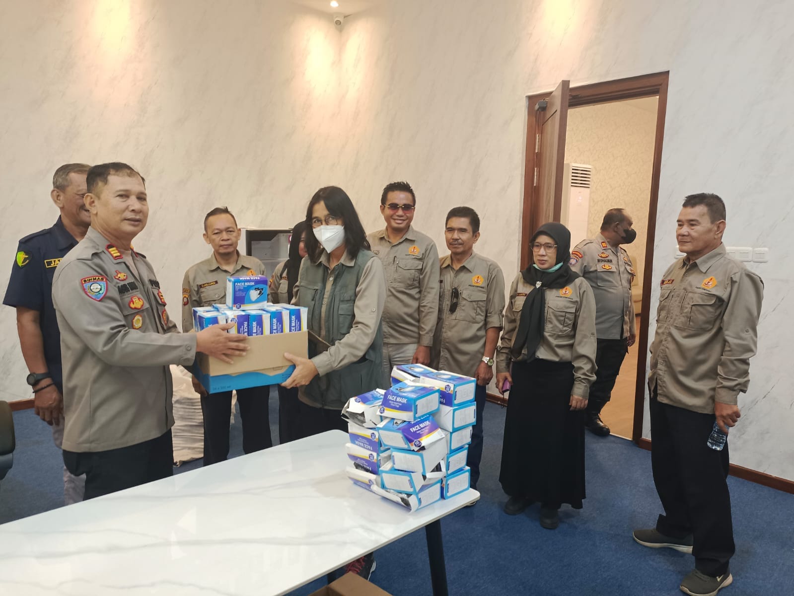 Polresta Pontianak Bagikan 5.000 Masker, Perkuat Edukasi Karhutla dan Kepedulian Kesehatan