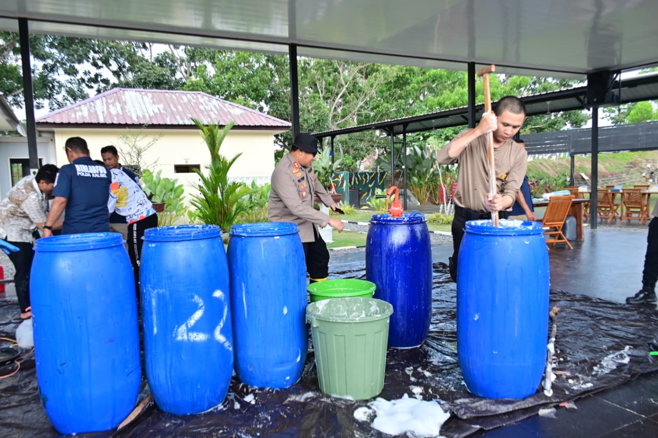 Inovasi Pemadaman Karhutla, Polda Kalsel Andalkan Formula Cairan MES