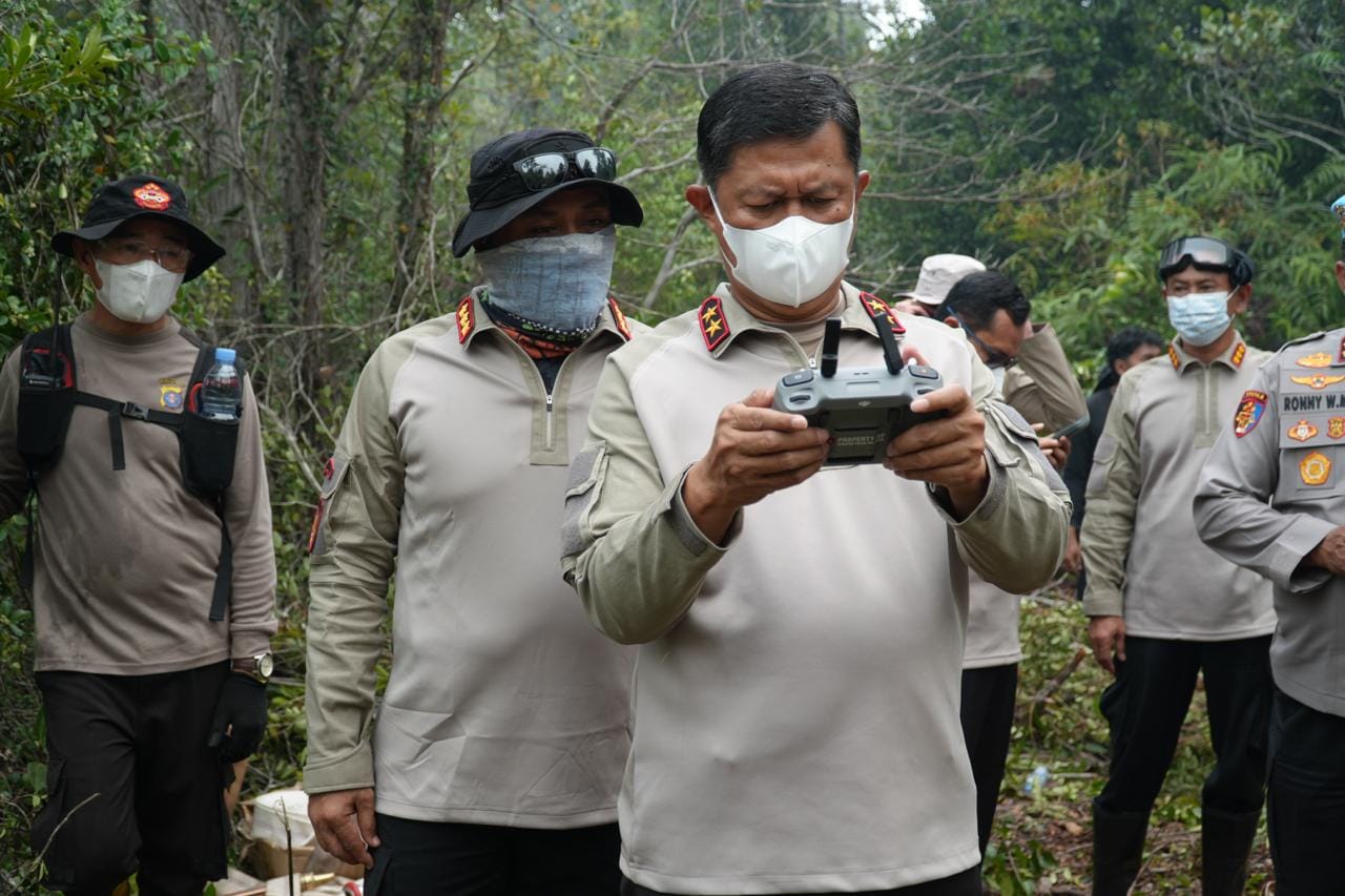 Kapolda Kalteng Bersama Gubernur Perkuat Penanganan Karhutla di Tjilik Riwut dengan Sumur Bor 3 Km
