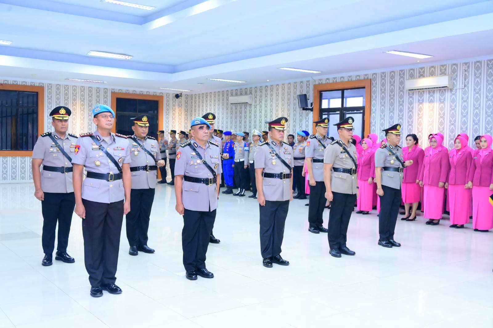 Kapolda Jambi Pimpin Serah Terima Jabatan Kabid Propam, Kabid Keu dan Tiga Kapolres