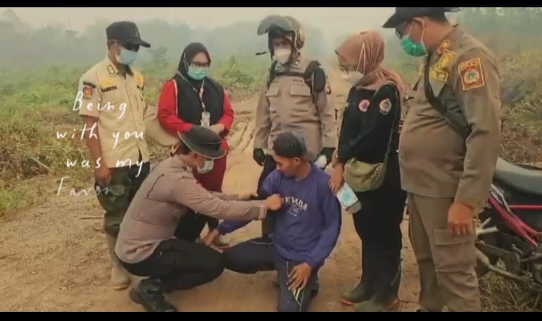 Selain Berjibako Padamkan Karhutla Personel Brimob BKO Kalbar Juga Laksanakan Aksi Sosial Lainnya