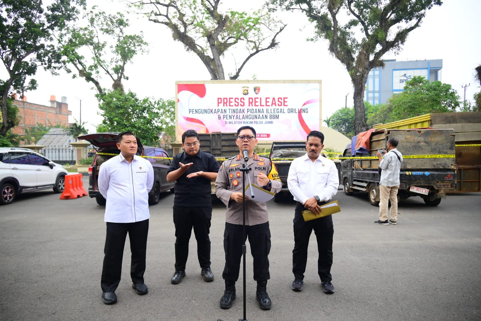 Polda Jambi Gelar Konferensi Pers, Ungkap Penertiban 22.800 Liter Minyak dan BBM
