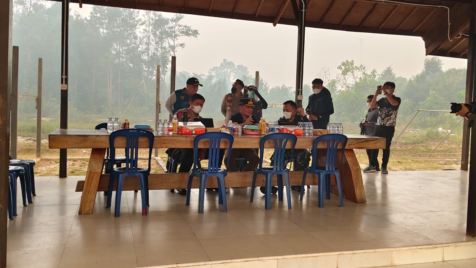 Bersama Gubernur dan Pangdam, Kapolda Kalteng Tinjau Posko Taktis Penanganan Karhutla