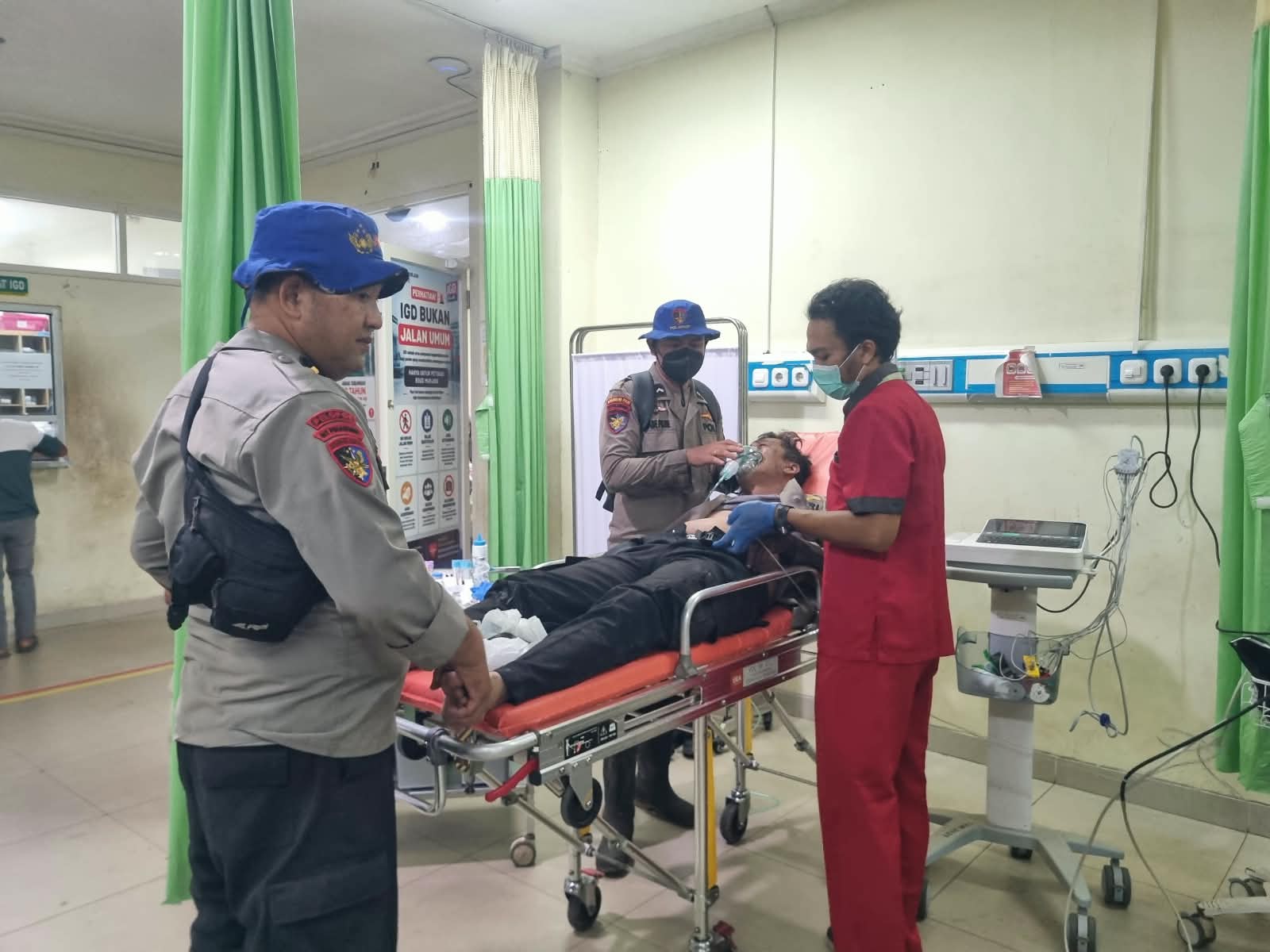 Saat Padamkan Karhutla, Anggota Ditpolairud Polda Kalteng Alami Gangguan Kesehatan