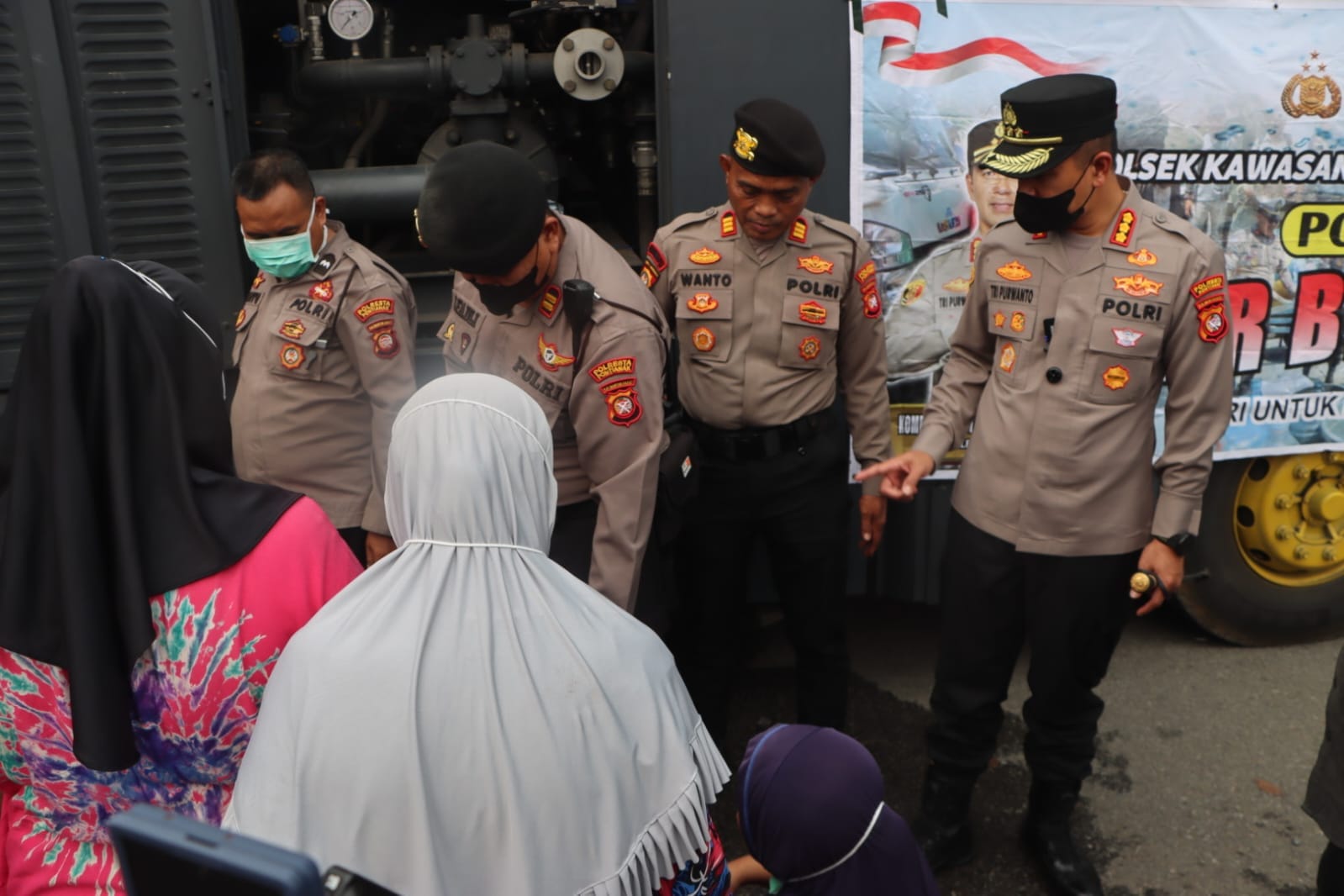 Polresta Pontianak Gelar Bakti Kesehatan dan Distribusi Air Bersih untuk Warga Terdampak Kabut Asap