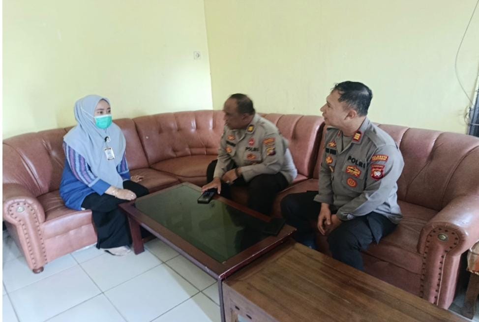 Satbinmas Polresta Pontianak Gencarkan Sosialisasi Pencegahan Karhutla dan Bagikan Air Bersih