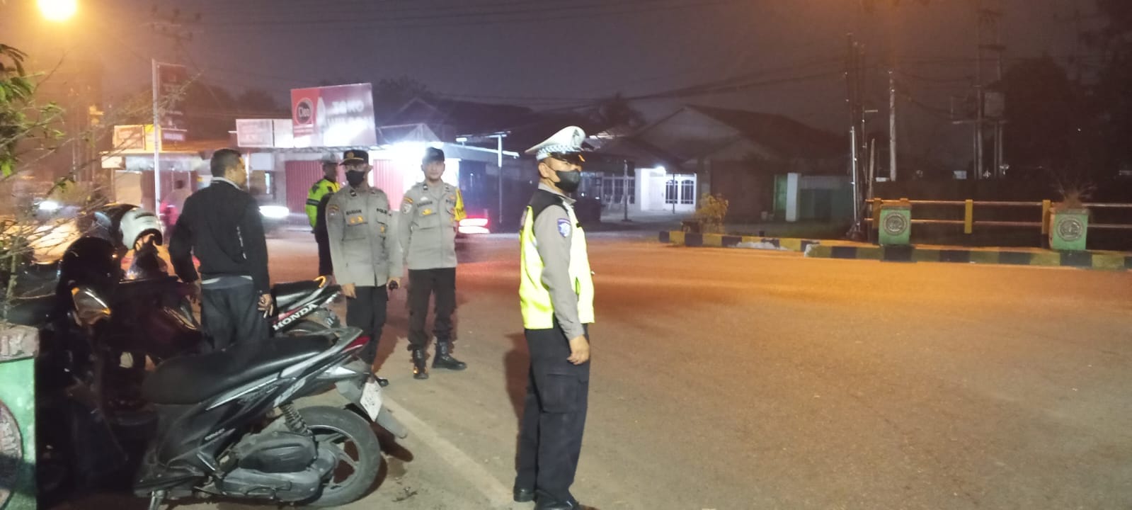 Personil Polsek Pontianak Barat Laksanakan Patroli Malam Minggu Aman Antisipasi Gangguan Kamtibmas