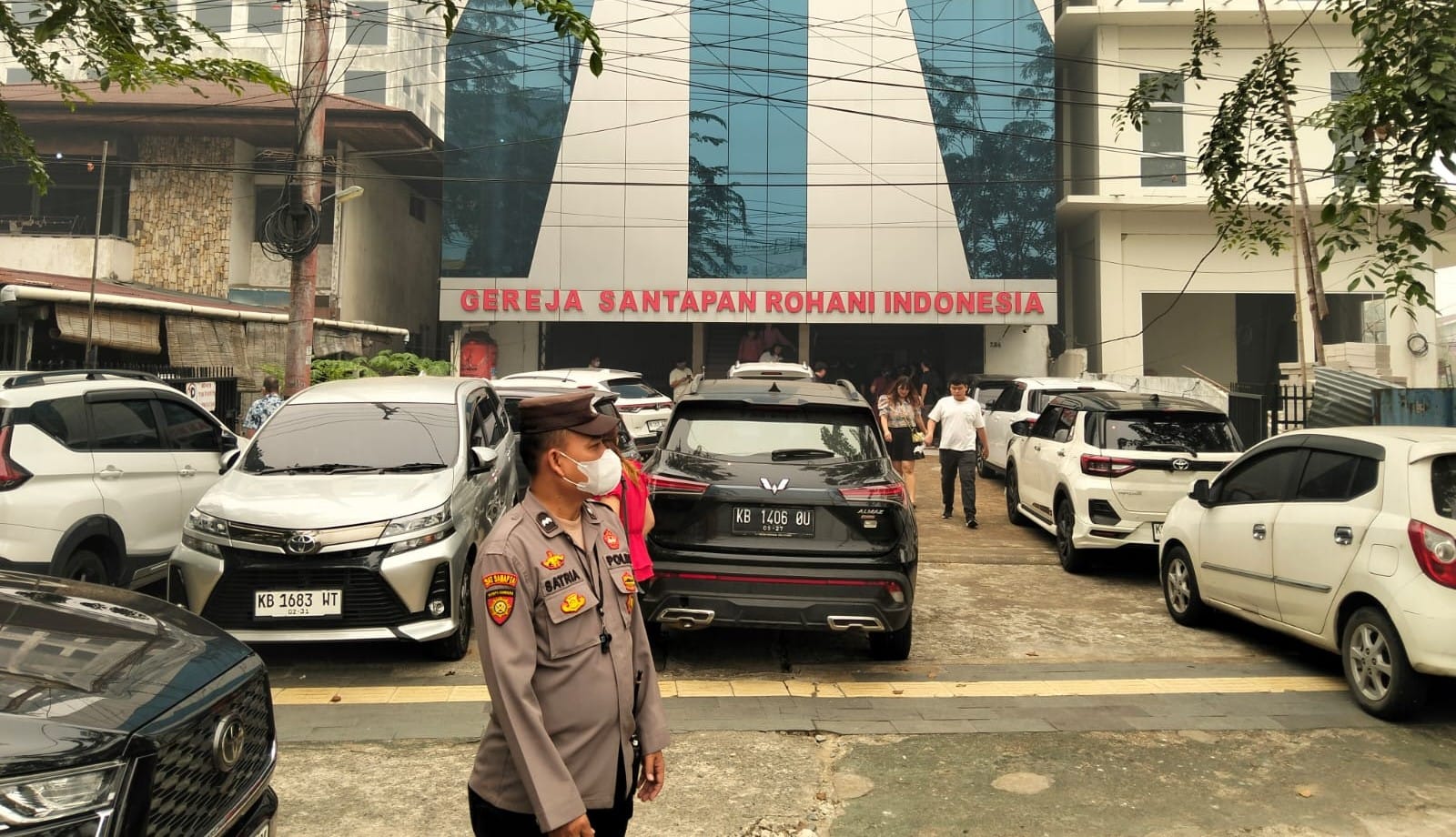 Minggu Pagi, Polsek Pontianak Kota Atur Lalu Lintas di Gereja Santapan Rohani