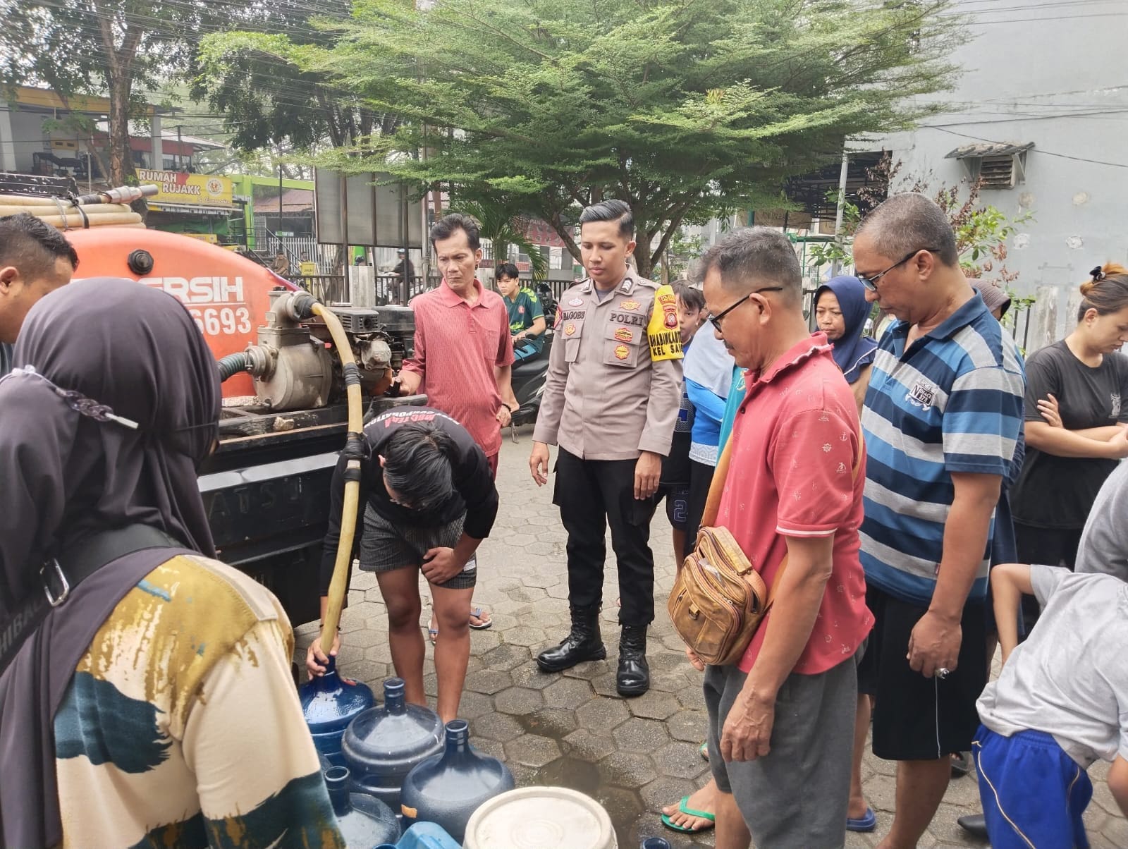 Kekeringan Panjang Picu Antrean Air Bersih, Polresta Pontianak Intensifkan Patroli