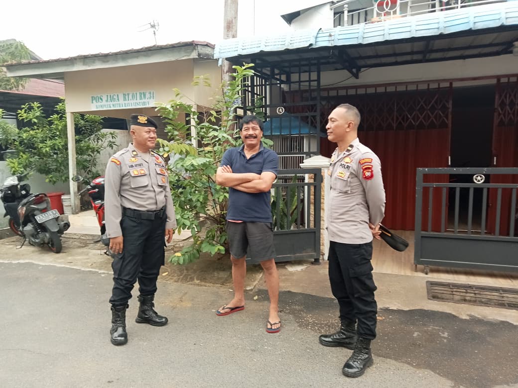 Jalin Komunikasi dengan Warga, Patroli Polsek Pontianak Kota Sambangi Permukiman