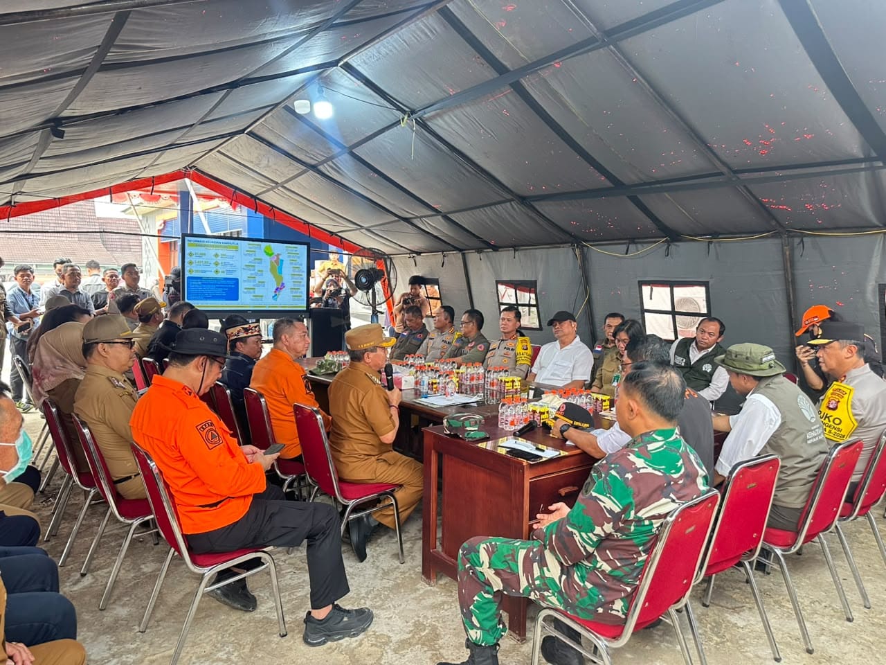Kapolda Kalteng Dampingi Menhut dan Ka BNPB Gelar Rakor Penanganan Karhutla, Perkuat Operasi Darat dan Udara di Kapuas