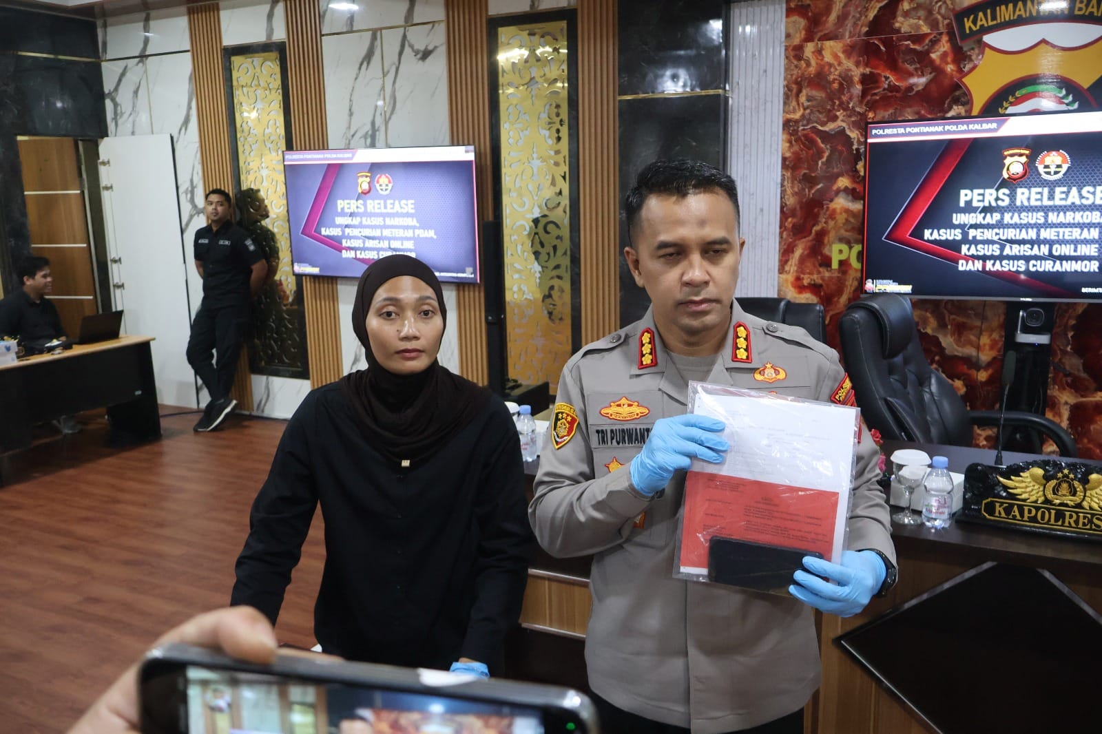 Tergiur Untung Besar, Arisan Online Berujung Polisi: Perempuan di Pontianak Diduga Rugikan Korban Rp62,1 Juta