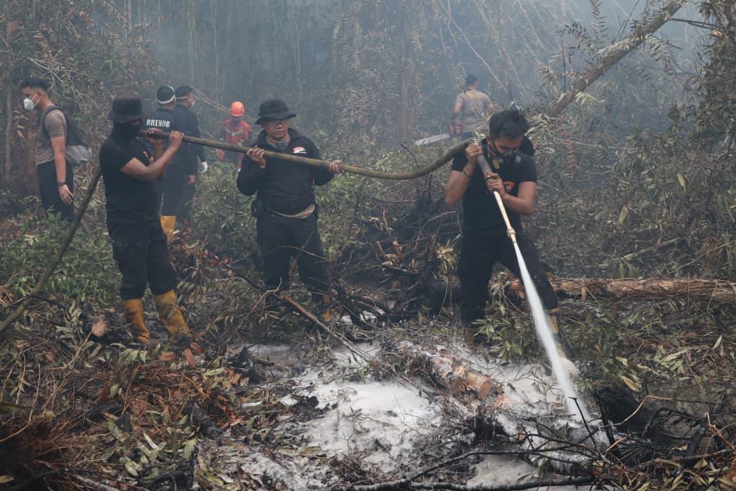 Polda Kalsel Tetap Jaga Karhutla di Jalan Gubernur Syarkawi