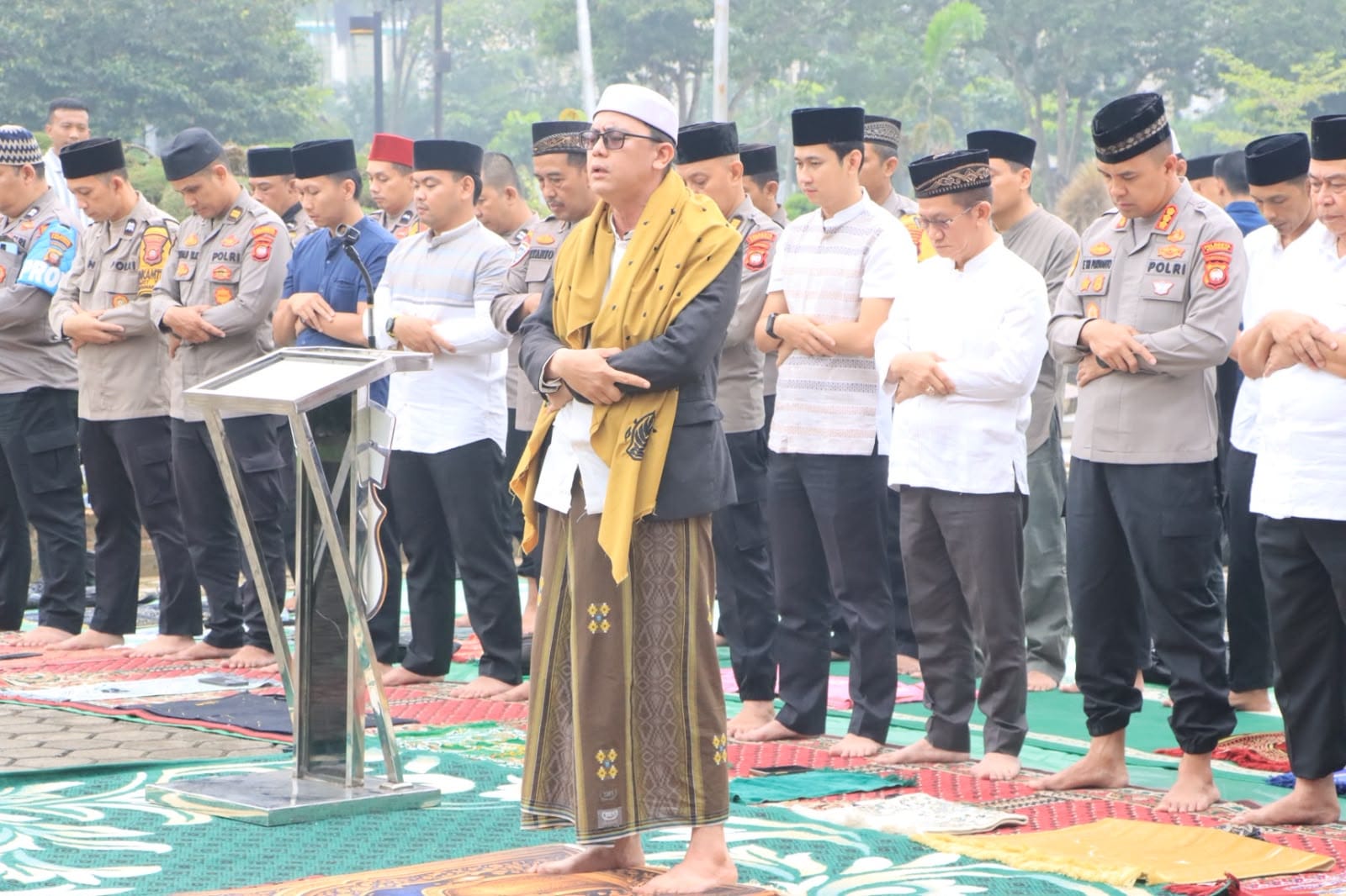 Kapolresta Pontianak Hadiri Sholat Istisqa, Bersama Masyarakat Mohon Hujan di Tengah Kemarau
