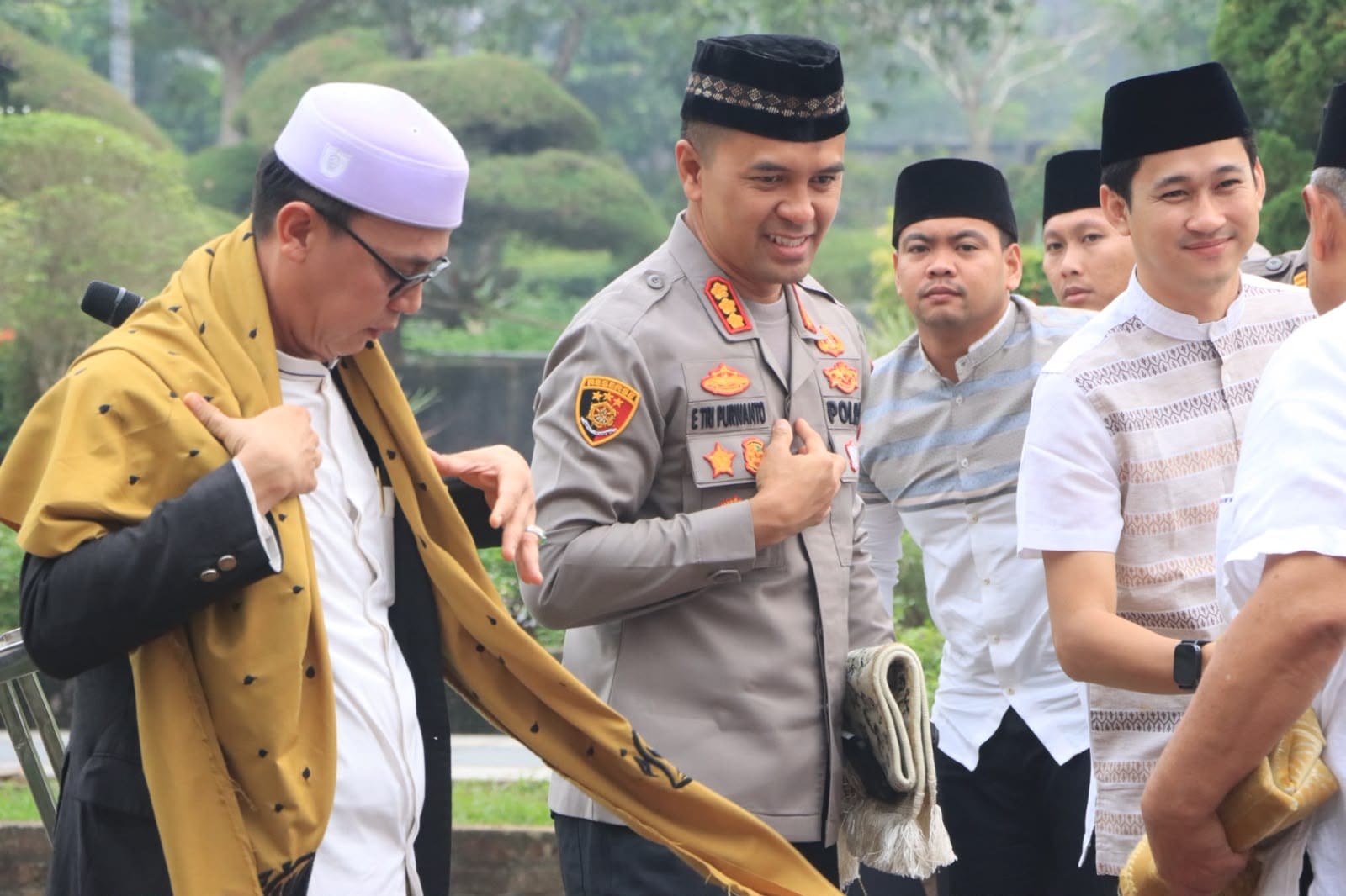 Kapolresta Pontianak Hadiri Sholat Istisqa, Bersama Masyarakat Mohon Hujan di Tengah Kemarau