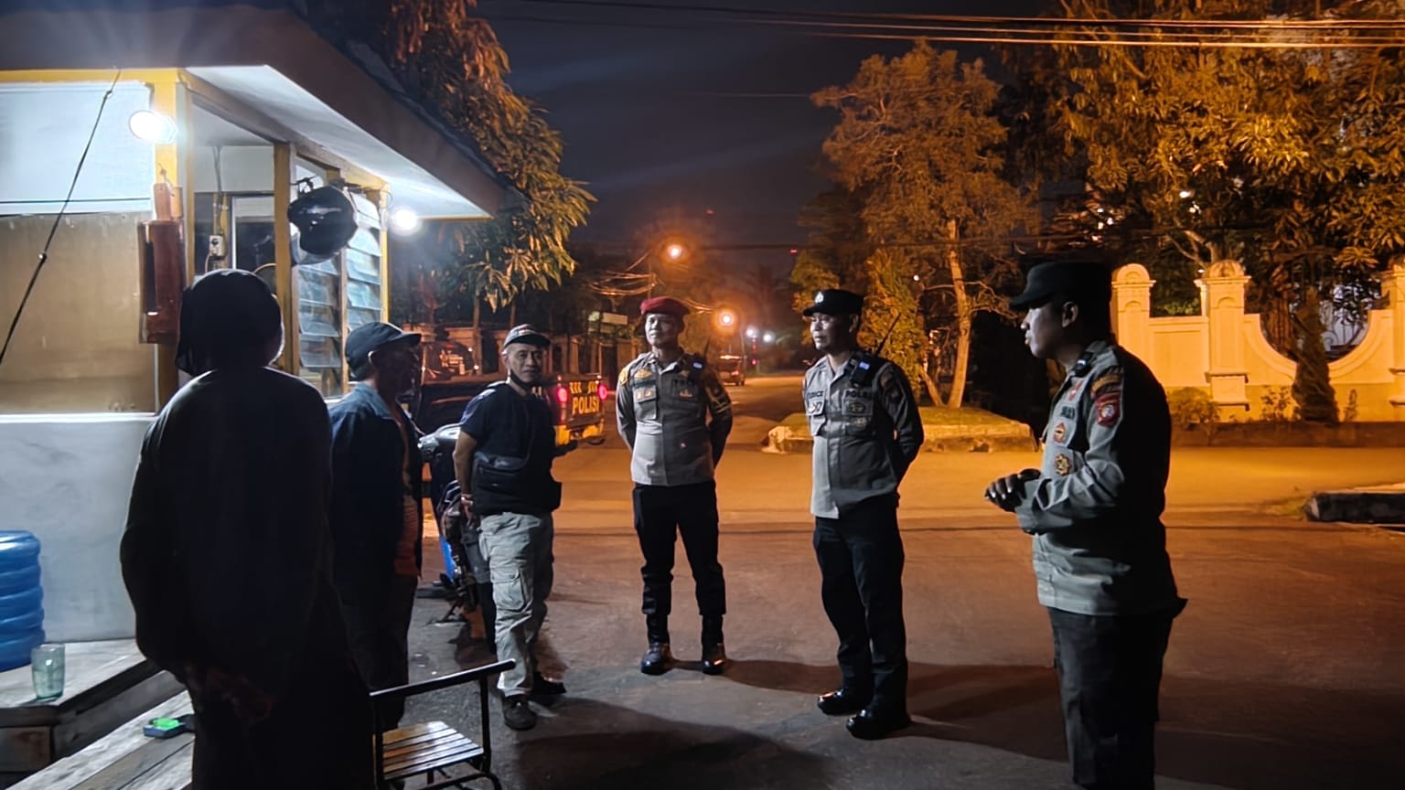 Ciptakan situasi aman, Polsek Pontianak Selatan tongkatkan patroli dialogis sampaikqn himbauan kamtibmas