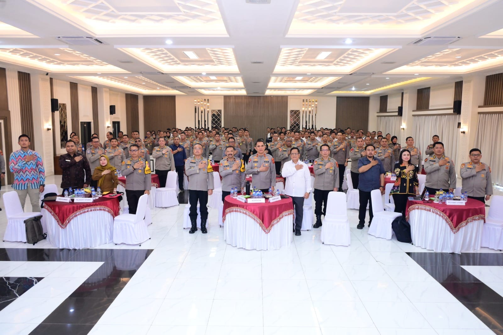 Penghargaan WBK dan Pelayanan Prima Diserahkan, Polda Jambi Dorong Pelayanan Publik Berkualitas