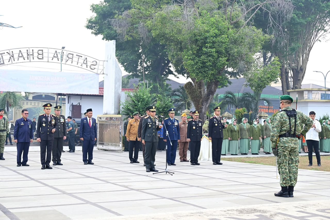 HUT ke-81 TNI, Kapolda Jambi dan Forkopimda Tabur Bunga untuk Mengenang Jasa Pahlawan