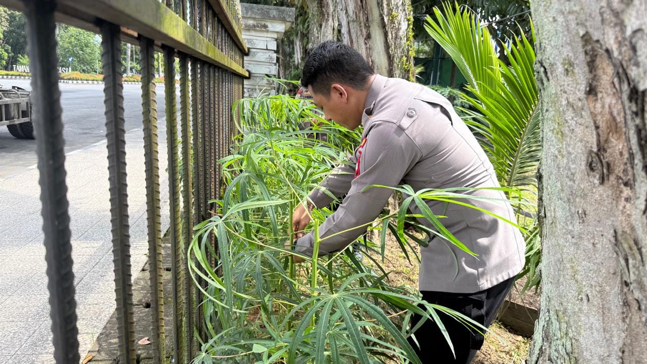 Polsek Pelabuhan Dwikora Dukung Ketahanan Pangan Lewat Pemanfaatan Pekarangan Mako