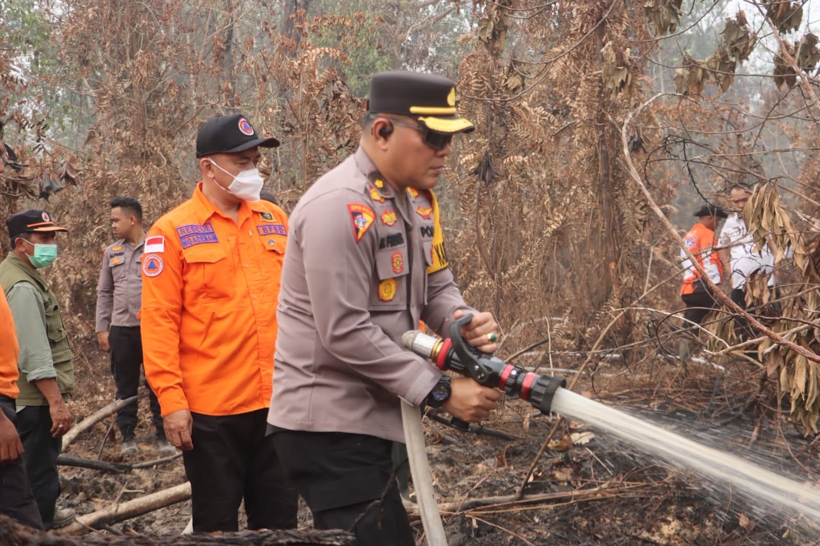 Percepat Pemadaman Karhutla, Polres Tanjab Timur dan Tim Gabungan Gunakan X-Fire 03 di HLG Londerang