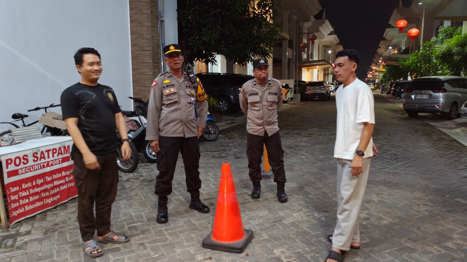 Jaga Kamtibmas Tetap Kondusif dan Aman Melalui Kegiatan Patroli Dialogis / Sambang di Wilayah Pontianak Selatan dan Pontianak Tenggara