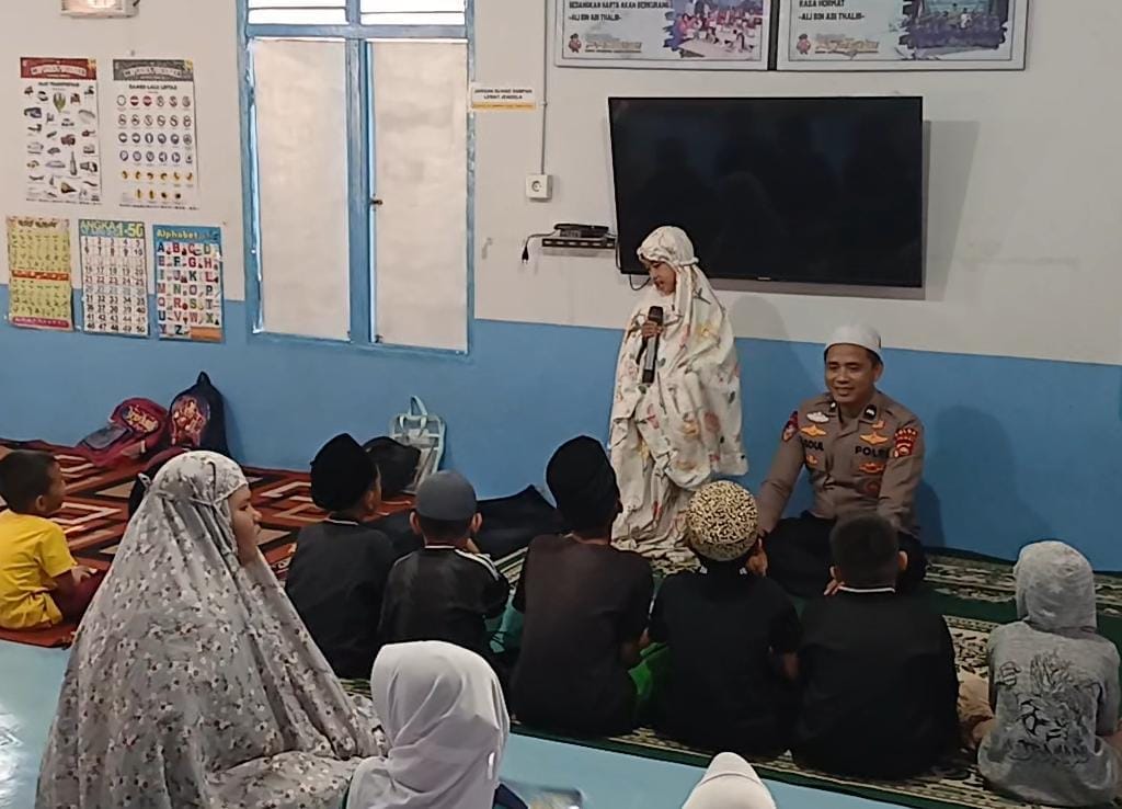 Pembinaan Keagamaan Anak Pulau Pandan Diperkuat melalui Rumah Baca Bhayangkara Bahari Polda Jambi