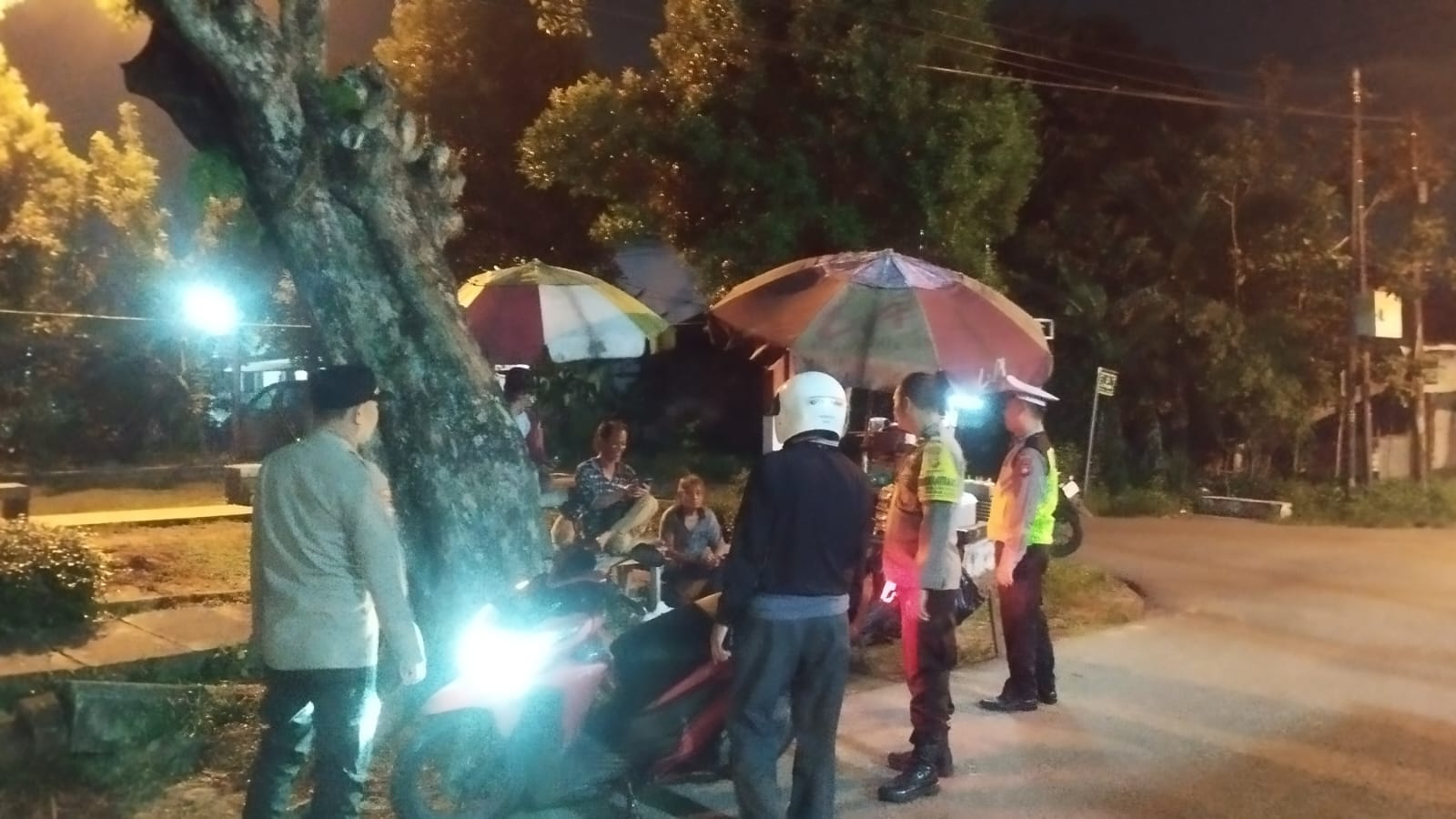 Patroli Malam Minggu Aman, Polsek Pontianak Barat Antisipasi Gangguan Kamtibmas dan Kenakalan Remaja