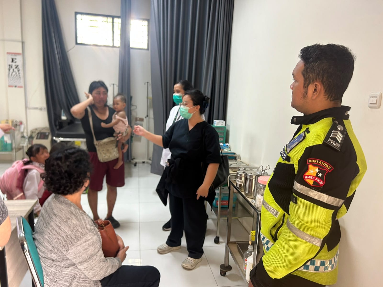 Piket Lantas Polsek Pontianak Timur Tangani Laka Lantas, Diselesaikan Secara Kekeluargaan