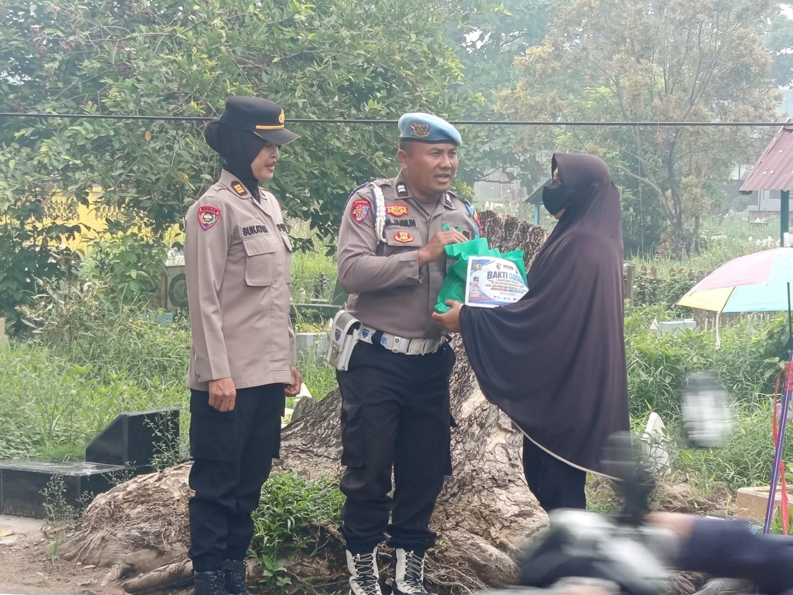 Peduli Sesama, Unit Propam Polsek Pontianak Kota Salurkan Bantuan Sosial Jelang Hari Jadi Propam Polri ke-24