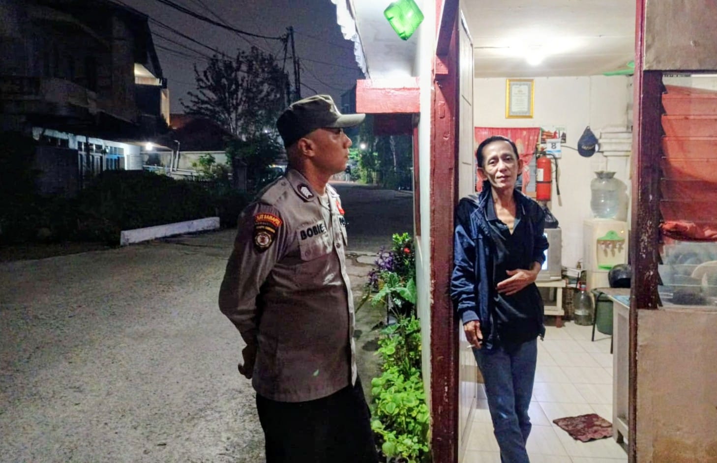 Jalin Komunikasi dengan Petugas Keamanan, Patroli Enggang Polsek Pontianak Kota Sambangi Perumahan di Jalan Cendana