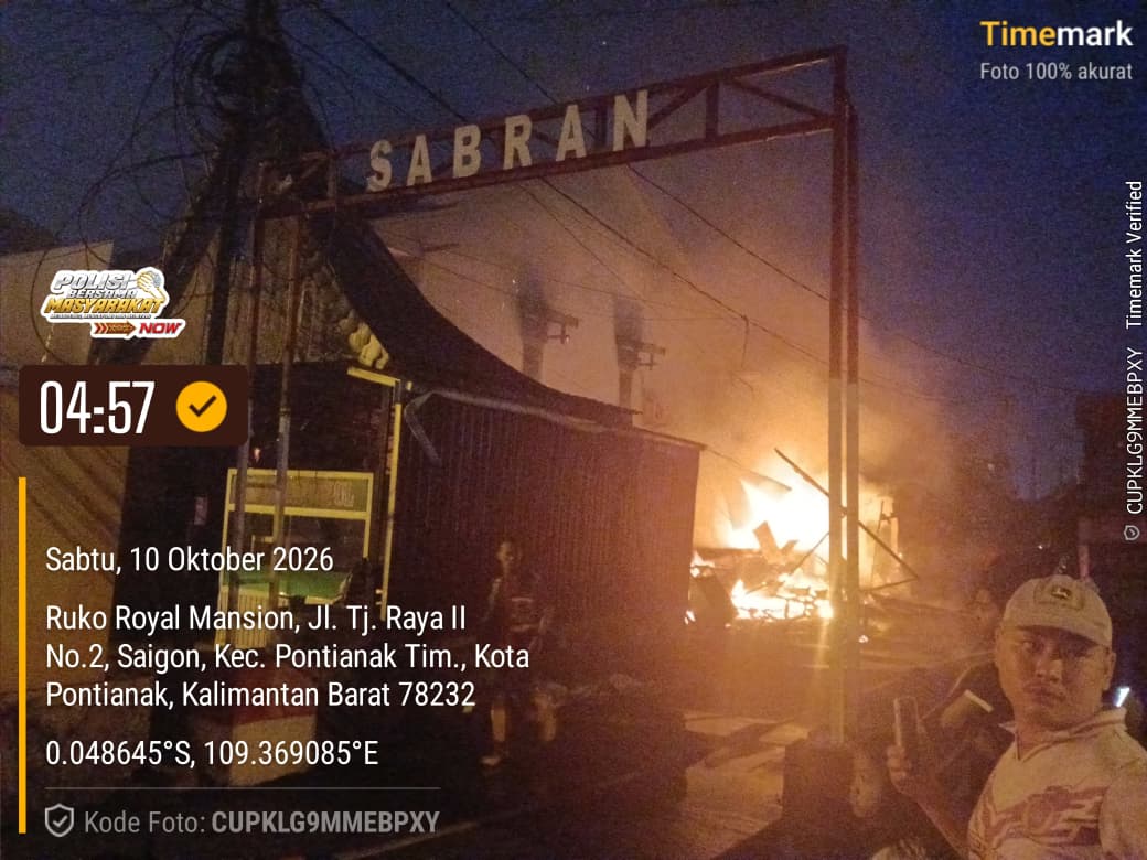 ENGGANG TIMUR POLSEK PONTIANAK TIMUR DATANGI TKP KEBAKARAN RM SEKUMPUL DI KELURAHAN SAIGON