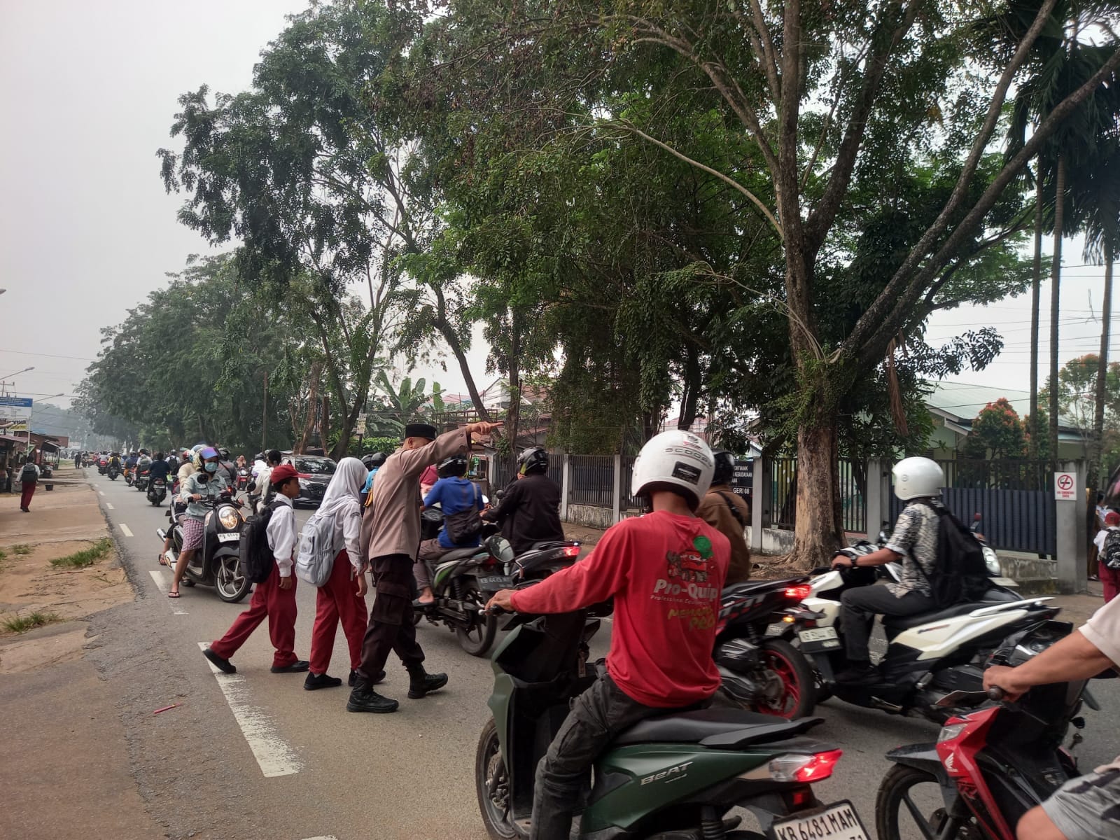 Depan Sekolah hingga Titik Macet Dijaga Polisi, Kapolresta Pontianak Utamakan Keselamatan Warga dan Pelajar jadi Prioritas
