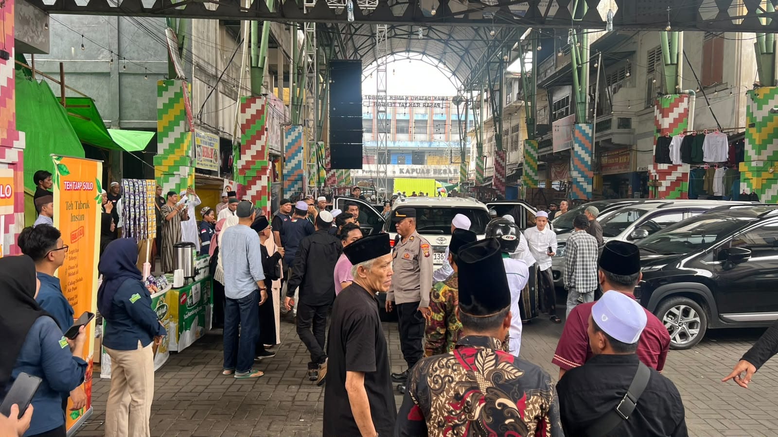 Polsek Pontianak Kota Amankan Peringatan Maulid Nabi Muhammad SAW di Pasar Tengah