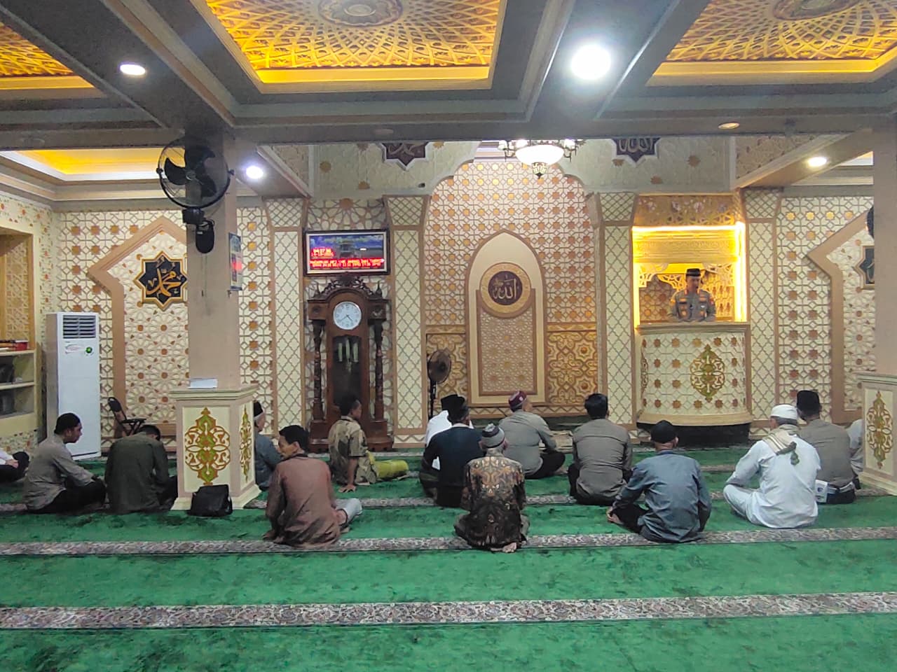 Subuh Keliling di Masjid At-Taqwa Mariana, Kapolresta Pontianak Ajak Jemaah Bersama Jaga Kamtibmas