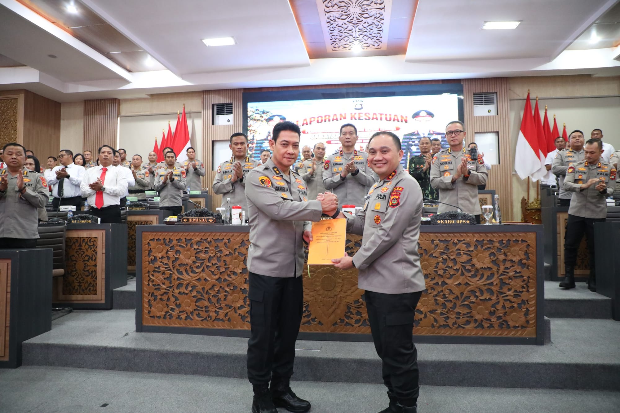 Polda Bali Gelar Laporan Kesatuan dan Penandatanganan Memori Sertijab Kapolda Bali